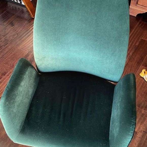 Elegant Green Velvet Office Chair